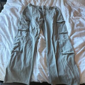 Gray cargo pants size large fit 6/8